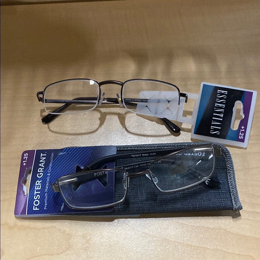 Foster Grant & Essentials Glasses Duo +1.25 - Black